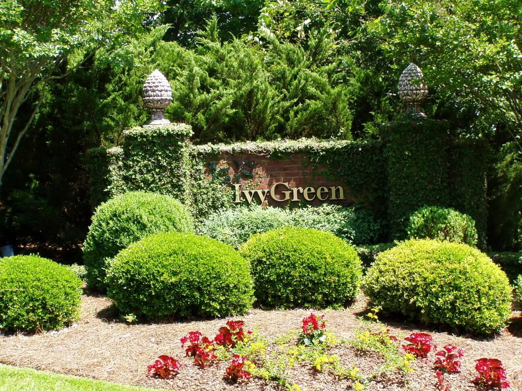 Ivy Green Entrance