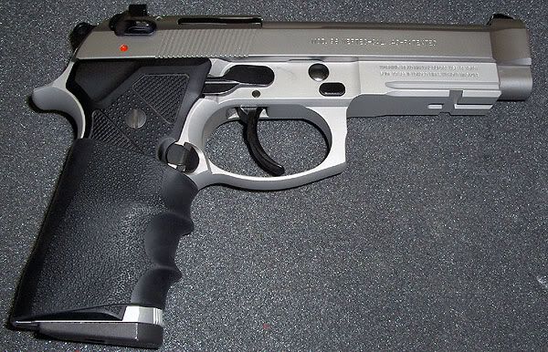 http://i693.photobucket.com/albums/vv296/goumas13/beretta96.jpg