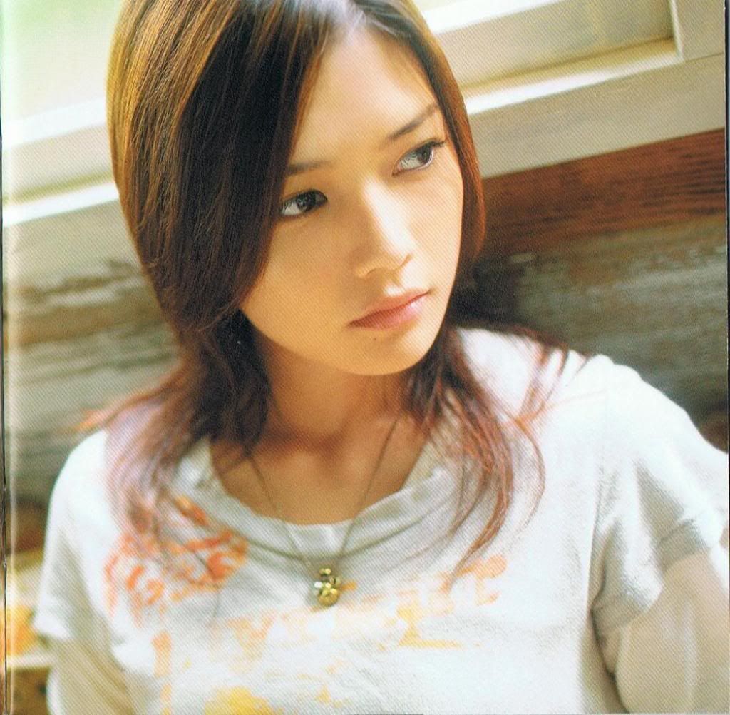 Download this Yui Look Photo picture