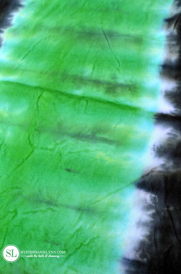 How to Tie Dye a Bold Center Stripe Pattern