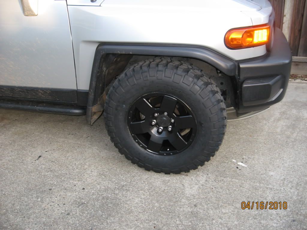 Pizza Cutters!!! 255/80/17 on blacked out stock wheels Toyota FJ Cruiser Forum