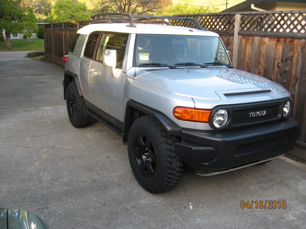 Pizza Cutters!!! 255/80/17 on blacked out stock wheels Toyota FJ Cruiser Forum