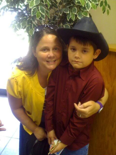 cellphone001.jpg Landon &amp; Aunt Lisa last day of 2nd grade, 2010 picture by mydriene