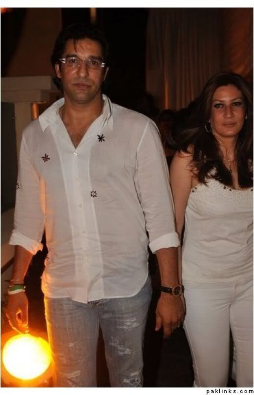 1244731 f520 - Wasim Akram & Huma Interview & Pictures