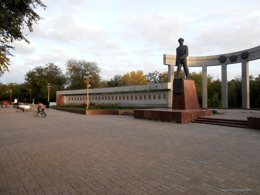 Памятник Басану Городовикову