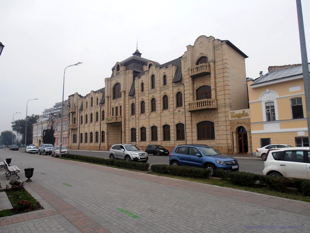 Дома на набережной