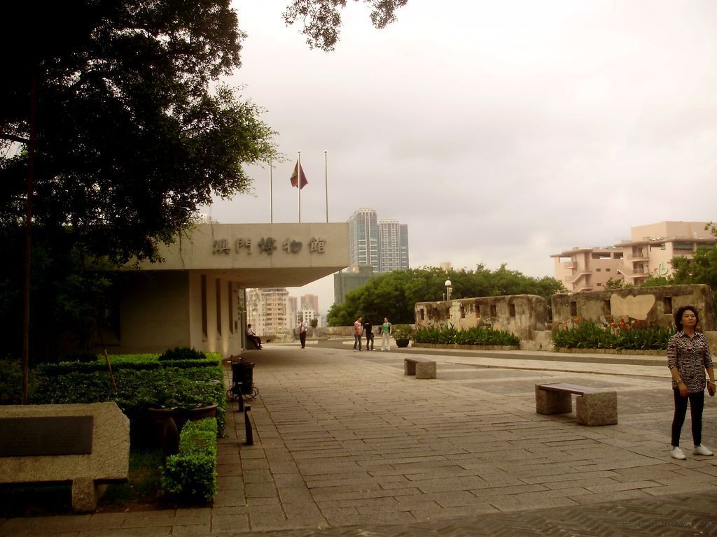 Внутри форта