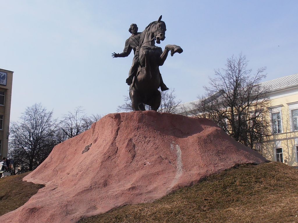 Памятник Коловрату