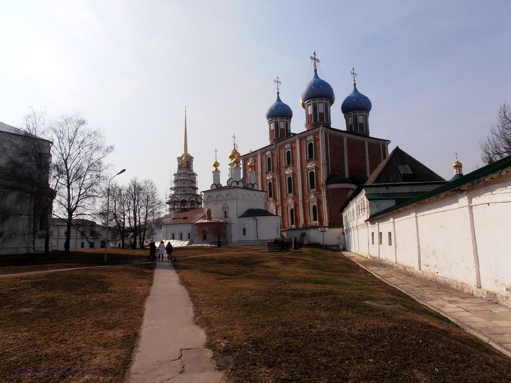 Внутри Кремля
