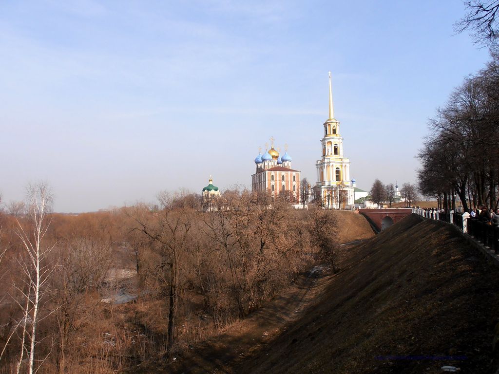Вид на Кремль с этого участка набережной