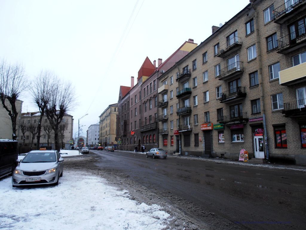 Дома разных эпох на проспекте Ленина