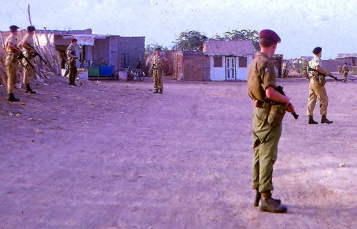 Парашютисты в Шейх-Османе