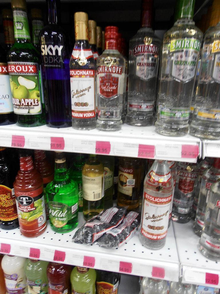 Прилавок со спиртным в Антигуа