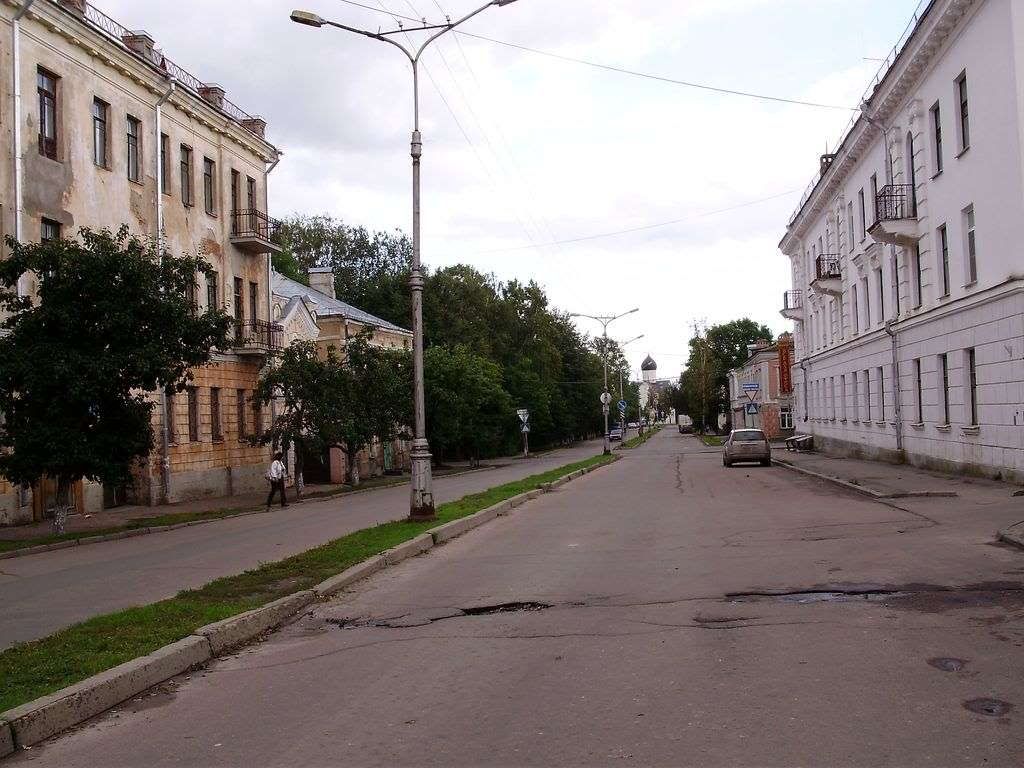 Улица Ильина со Спасом вдали