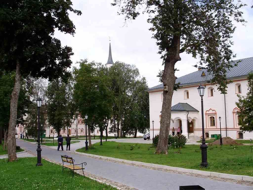 Внутренний двор с колокольней