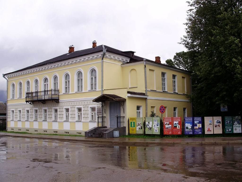 Тот самый музей уездного города со щитами