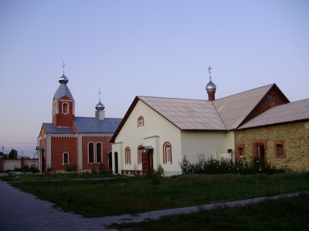 Две церкви монастыря
