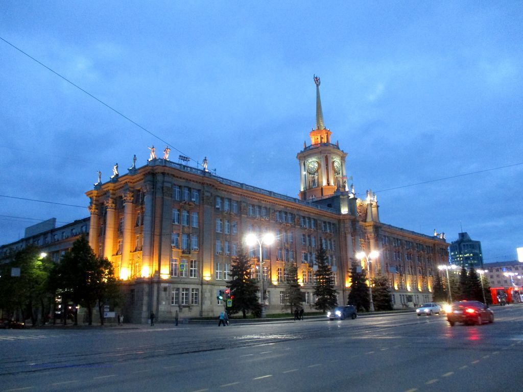 Мэрия вечером
