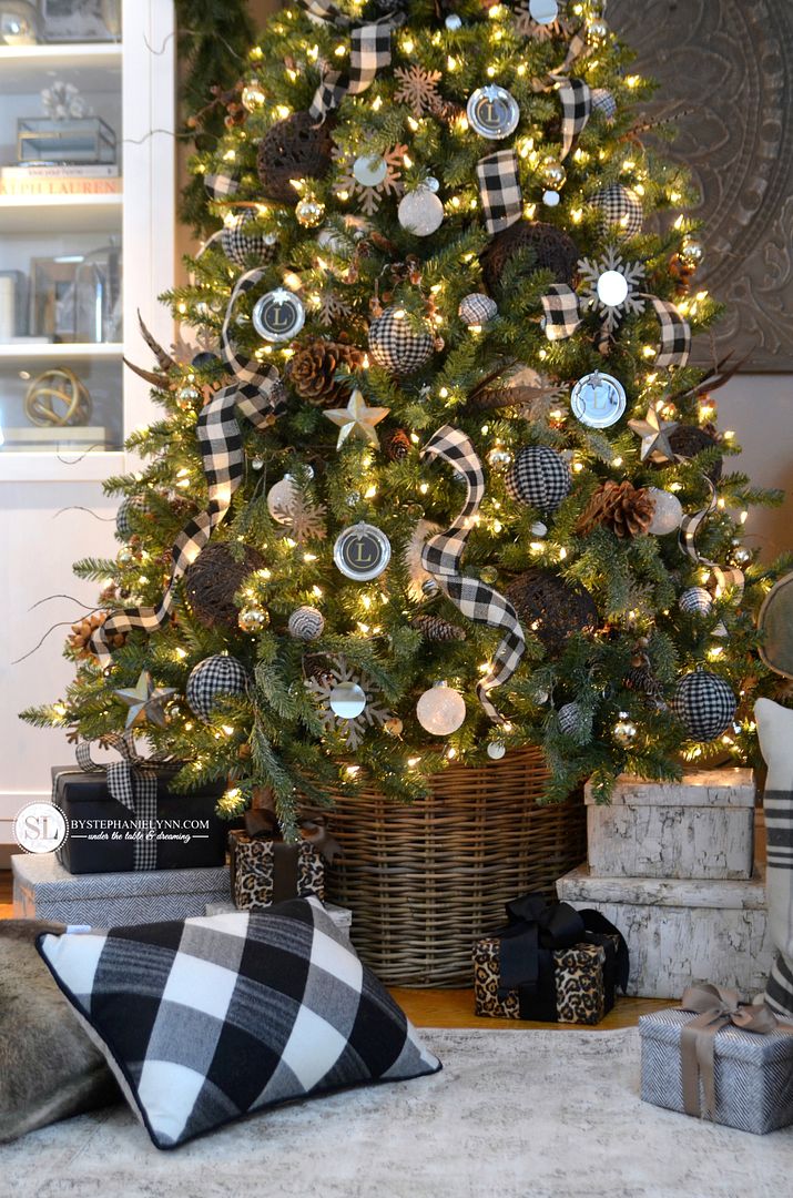 Black and White Plaid Christmas Tree #michaelsmakers 
