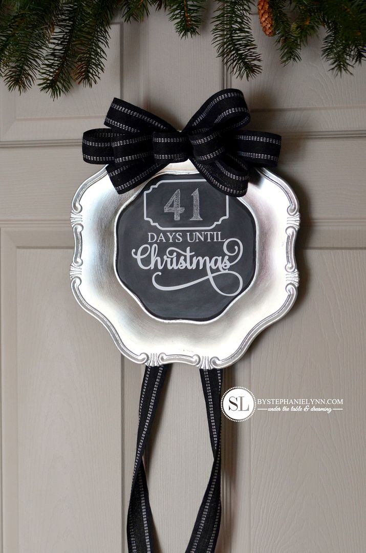 Chalkboard Christmas Countdown Charger #michaelsmakers #madewitjmichaels