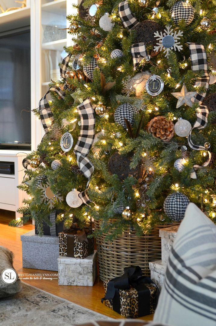 Christmas Tree Decorating Ideas Rustic Plaid #michaelsmakers 