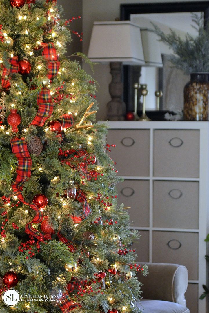 Classic Red Plaid Christmas Tree #michaelsmakers 
