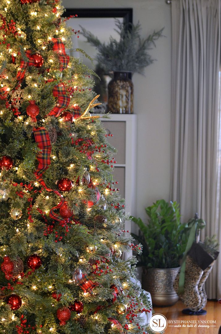 Classic Tartan Plaid Christmas Tree Decorating Ideas #michaelsmakers 