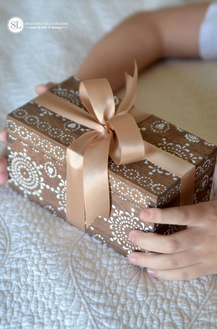 DIY Stenciled Wooden Gift Box #michaelsmakers 
