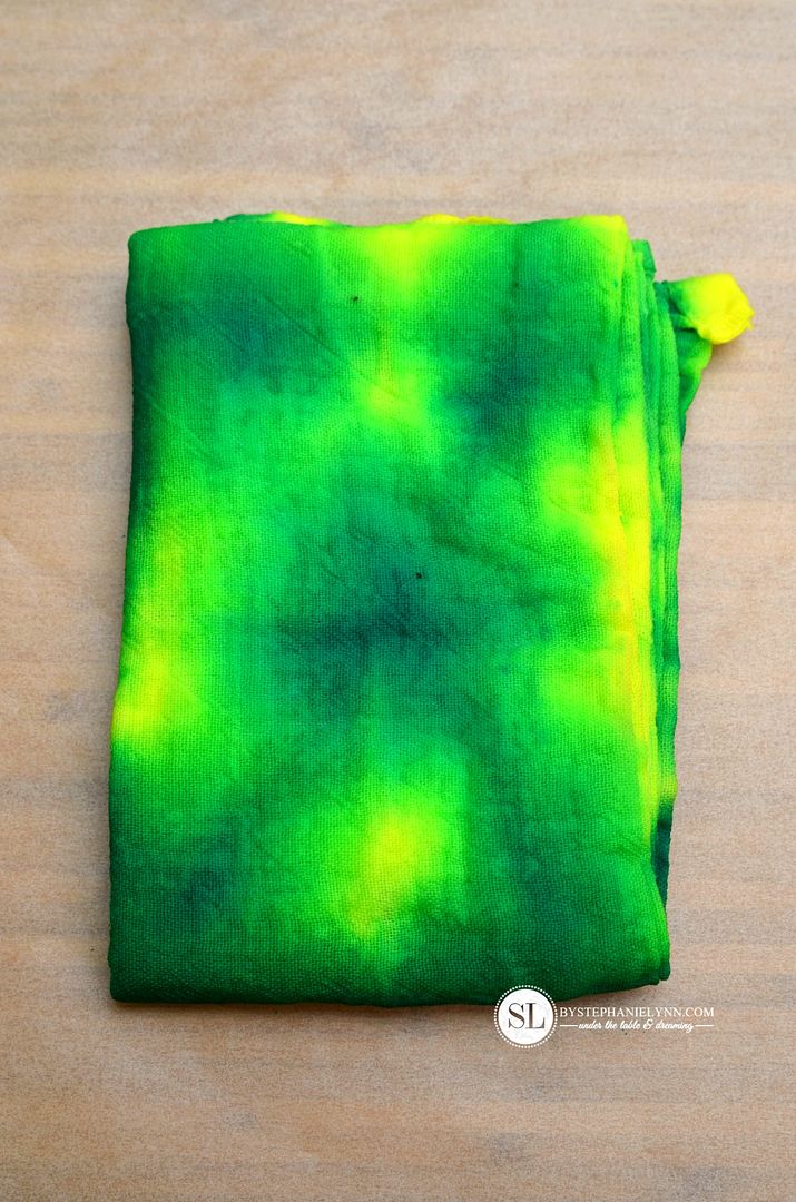 Folded Tie Dye Technique #tiedyeyoursummer #michaelsmakers 