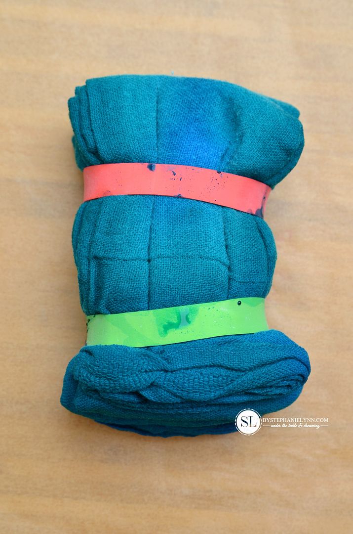 Folding Techniques for Tie Dye #tiedyeyoursummer #michaelsmakers 