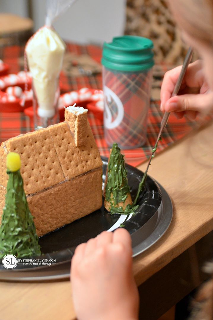 Graham Cracker Gingerbread Houses Decorating Party #snackpackmixins 