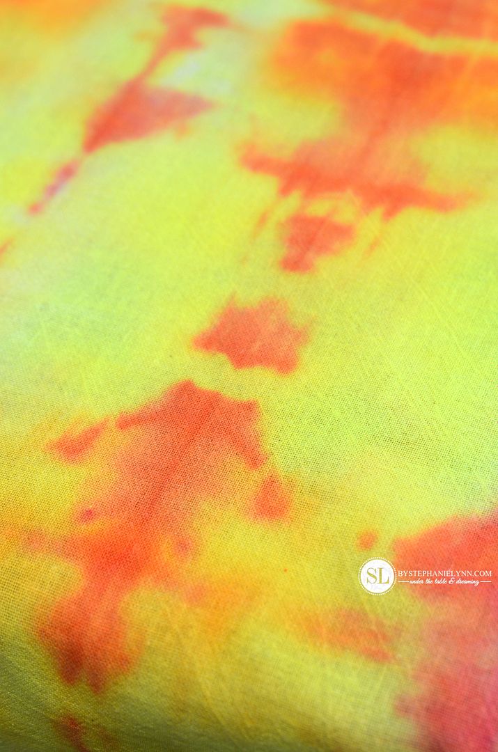 How to Two Step Accordion Fold Tie Dye Technique #michaelsmakers #tiedyeyoursummer 