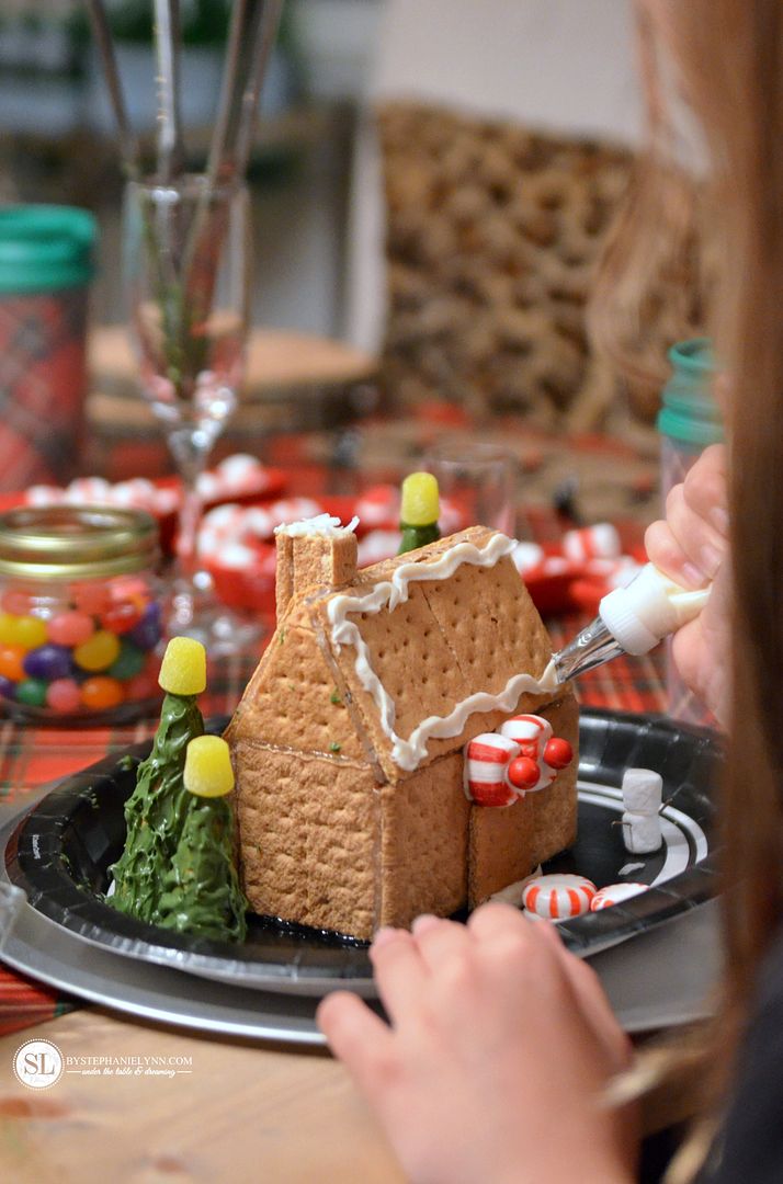 Kids Graham Cracker House Decorating Party #snackpackmixins 