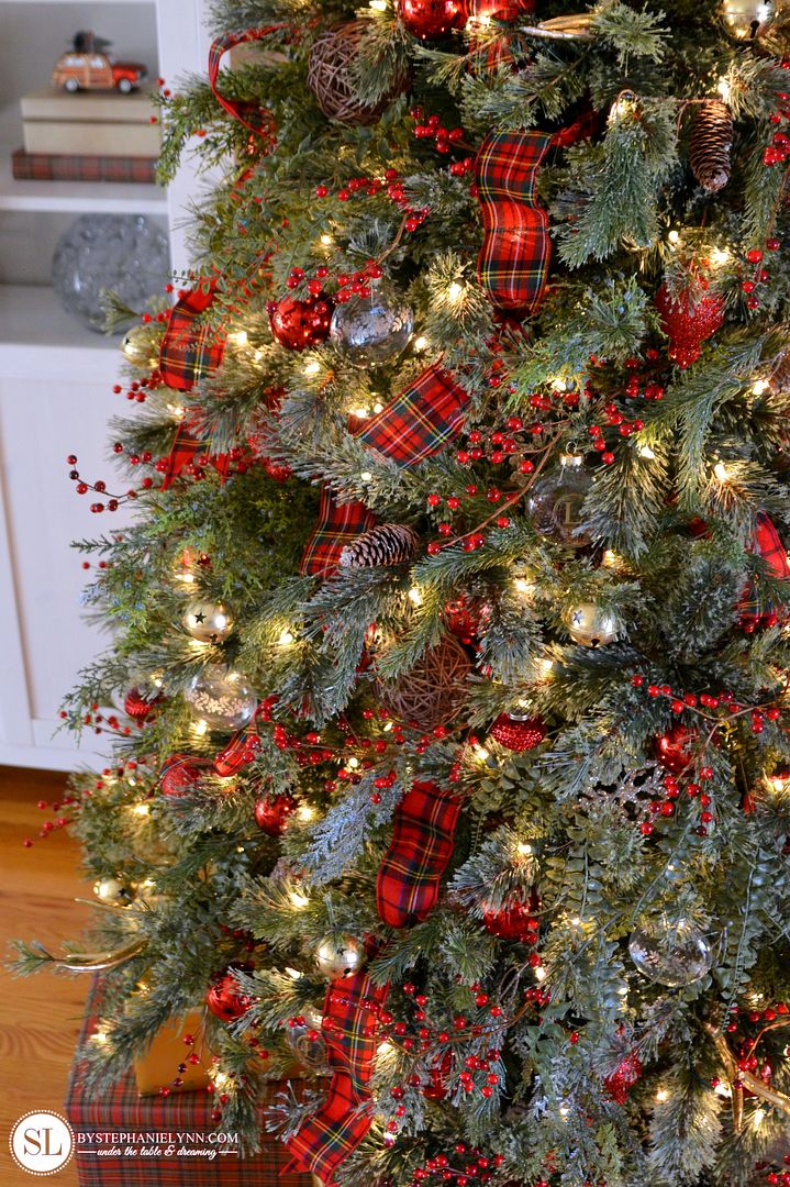 Plaid Christmas Tree Decorating Ideas #michaelsmakers 