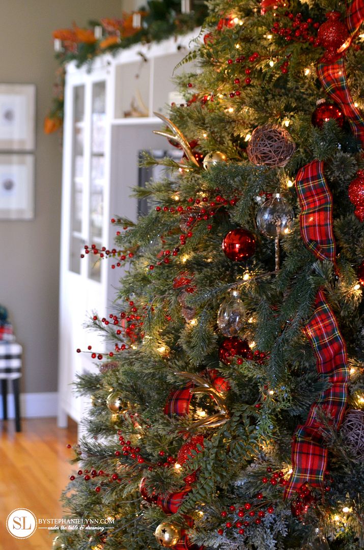 Red Plaid and Gold Christmas Tree #michaelsmakers 