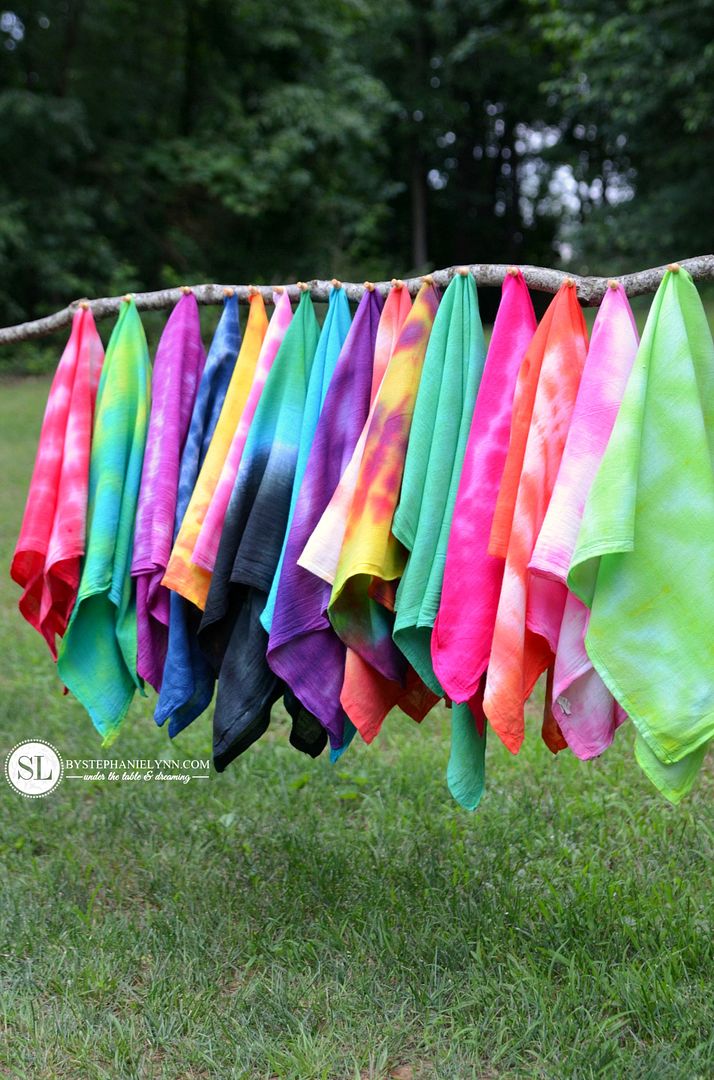 Vibrant Tie Dye Patterns - Easy Tie Dye Techniques #tiedyeyoursummer #michaelsmakers 