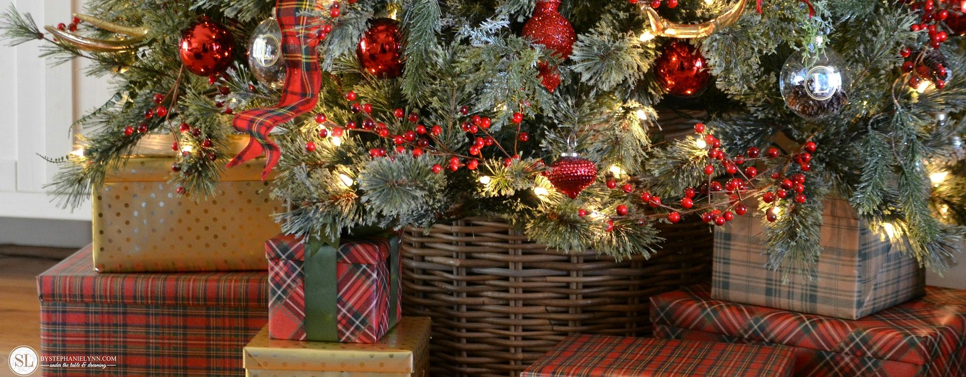 Traditional Red Tartan Plaid Christmas Tree | 2016 Michaels Dream Tree Challenge #michaelsmakers 