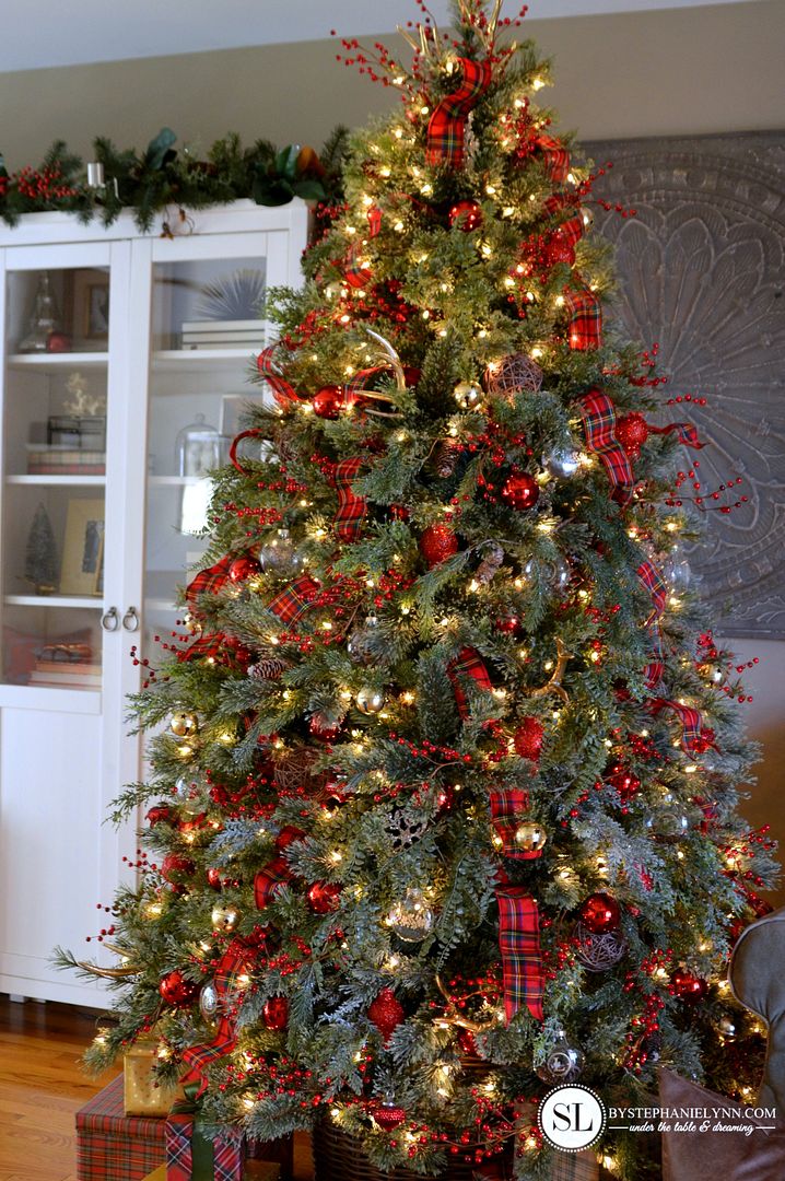 Traditional Red and Gold Christmas Tree #michaelsmakers 