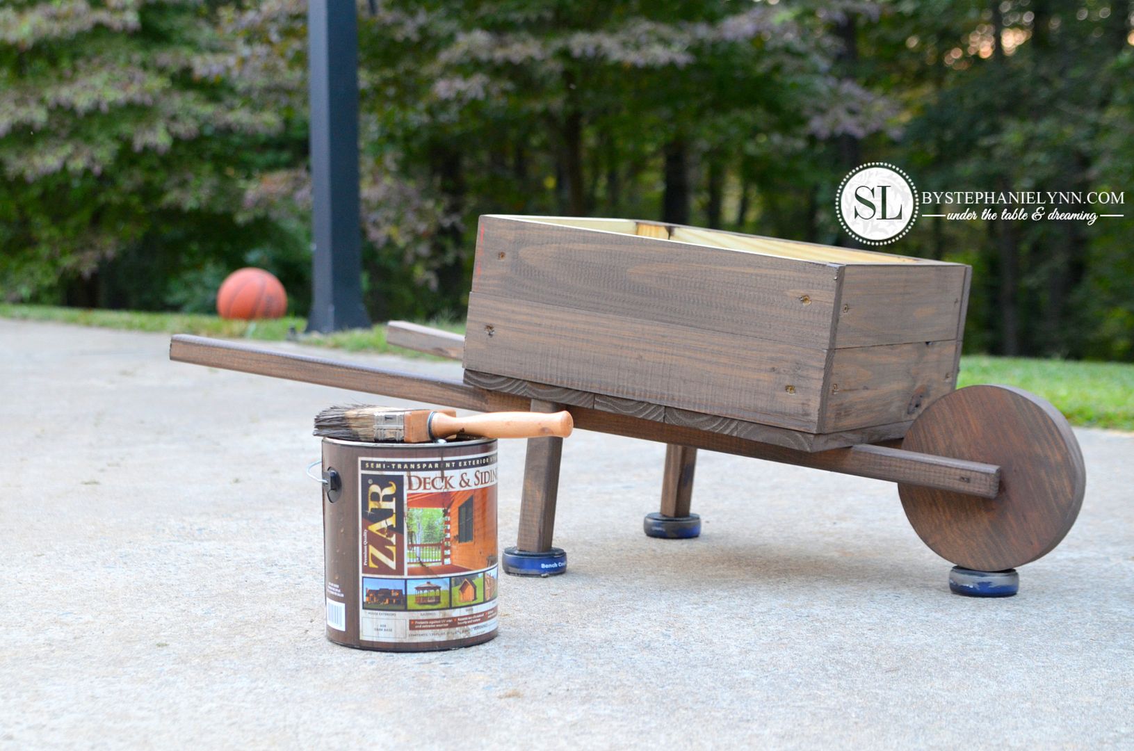 How to Make a Wooden Wheelbarrow Planter | fall 